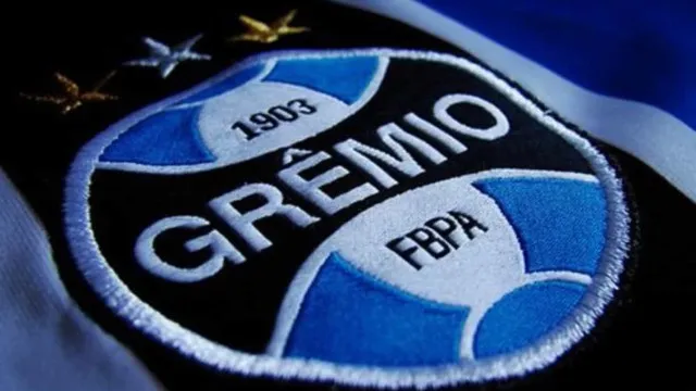 gremio-suspende-torcedor-acusado-de-fazer-gestos-racistas-no-gre-nal