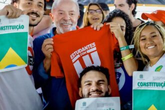 lula-garante-versao-universitaria-do-“pe-de-meia”-caso-seja-reeleito