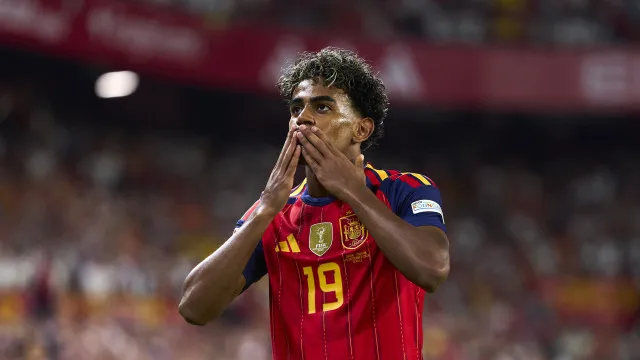 barcelona-goleia-o-galatasaray,-e-atletico-de-madrid-vence-o-manchester-united