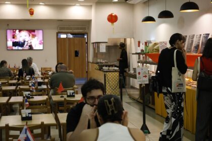 setor-de-servicos-cai-0,1%-de-julho-para-agosto,-mostra-ibge