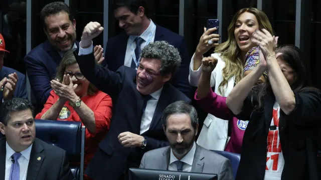 brasil-aprova-maior-mudanca-para-trabalhadores-desde-1988