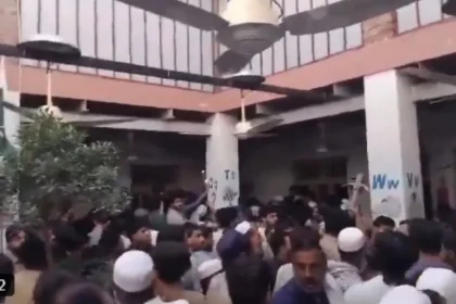 teto-de-escola-desaba-no-paquistao-e-mata-27-criancas-e-professora