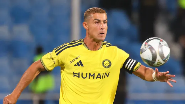 cristiano-ronaldo-vive-regressiva-por-milesimo-gol,-mas-so-deve-atingir-feito-em-2027