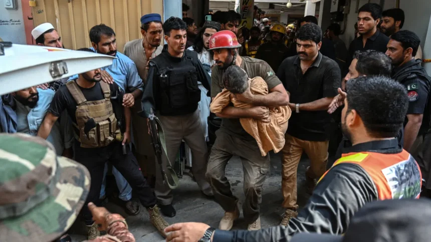 imagens-do-desabamento-no-paquistao-que-deixou-34-criancas-mortas