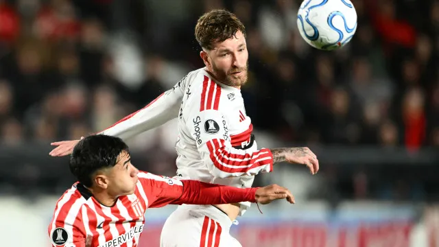 leo-pereira-critica-campo-em-la-plata,-mas-considera-bom-o-empate-diante-do-estudiantes
