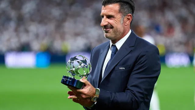 luis-figo-pode-disputar-presidencia-da-fifa-contra-infantino-em-2027