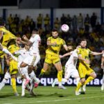 com-um-a-mais,-mirassol-vence-e-complica-internacional-no-brasileirao