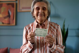 abstencao-de-eleitores-com-mais-de-70-anos-cai-9,7-pontos-percentuais
