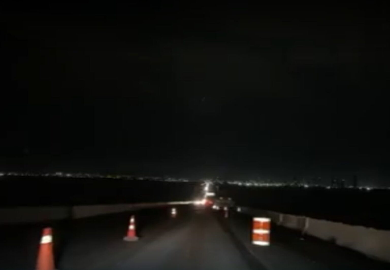 falta-de-iluminacao-e-maquinas-paradas-causam-riscos-a-motoristas-em-ponte-de-palmas