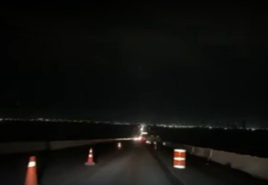 falta-de-iluminacao-e-maquinas-paradas-causam-riscos-a-motoristas-em-ponte-de-palmas