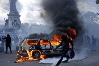 manifestantes-provocam-incendios-e-danificam-edificios-em-cidades-francesas