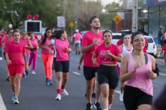 em-palmas,-corrida-outubro-em-passos-reune-comunidade-e-reforca-prevencao-ao-cancer-de-mama-e-do-colo-do-utero