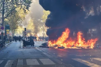 franca-mergulhou-em-caos-e-violencia-durante-protestos.-o-que-aconteceu?