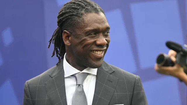 clarence-seedorf,-a-distancia,-procura-dar-nova-cara-ao-aflito-time-do-corinthians
