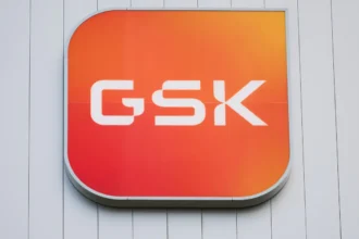 gsk-afirma-que-medicamento-contra-cancer-de-pulmao-mostrou-beneficios-em-estudo-global-inicial