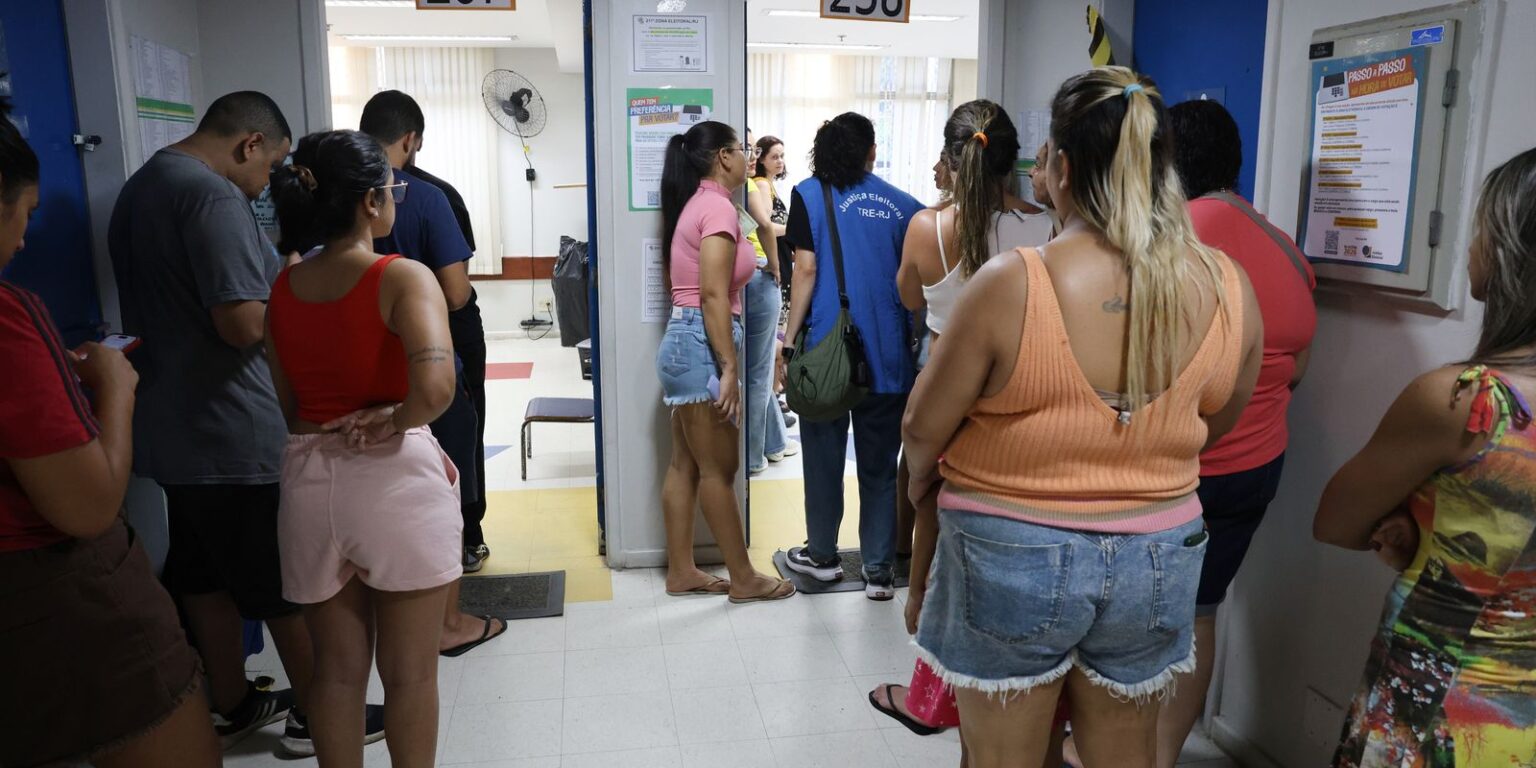 moradores-da-mare-se-mobilizam-para-divulgar-locais-de-votacao