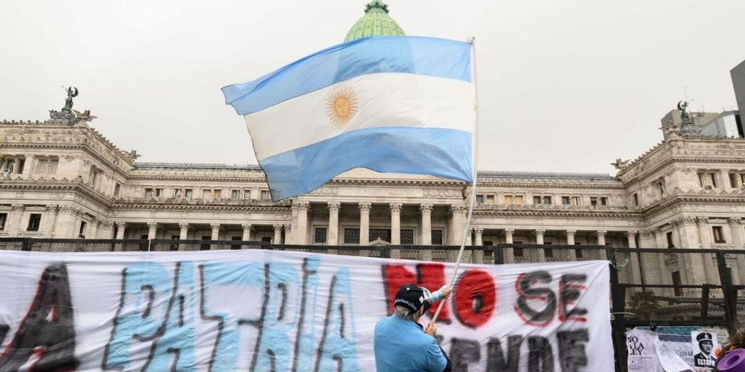 milei-lanca-plano-para-demitir-21-mil-servidores-na-argentina