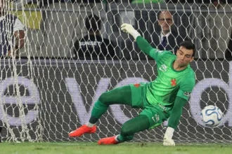 leo-jardim-falha-no-fim,-boca-elimina-vasco-em-maraca-lotado-e-vai-a-final-da-sul-americana