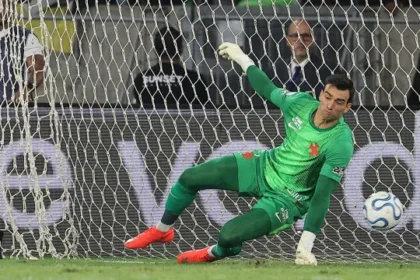 leo-jardim-falha-no-fim,-boca-elimina-vasco-em-maraca-lotado-e-vai-a-final-da-sul-americana