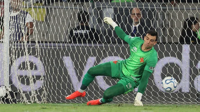leo-jardim-falha-no-fim,-boca-elimina-vasco-em-maraca-lotado-e-vai-a-final-da-sul-americana