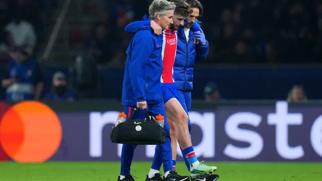 kvaratschelia-rompe-ligamento-e-perde-temporada-no-psg;-marquinhos-e-dembele-sao-outras-baixas