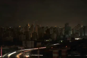 enel-e-multada-em-r$-11,4-milhoes-por-apagoes-registrados-em-sp-no-final-de-2025