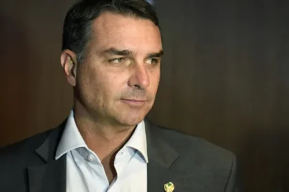 flavio-bolsonaro-e-dono-de-bet?-entenda-o-que-a-pf-investiga