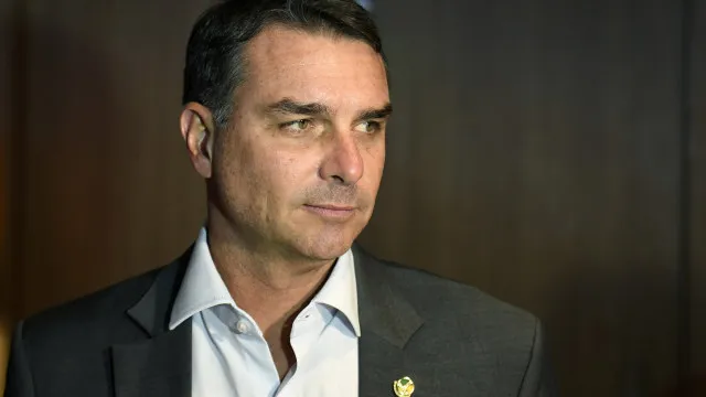 flavio-bolsonaro-e-dono-de-bet?-entenda-o-que-a-pf-investiga