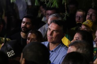 flavio-bolsonaro-impoe-condicoes-para-liberar-sigilos