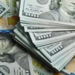dolar-sobe-com-disputa-presidencial-indefinida-e-tensao-no-exterior