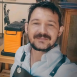 marceneiro-de-36-anos-morre-apos-levar-choque-ao-mexer-em-fiacao-eletrica-de-casa,-diz-policia