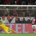 quem-e-muslera,-goleiro-que-defendeu-tres-penaltis-do-flamengo?