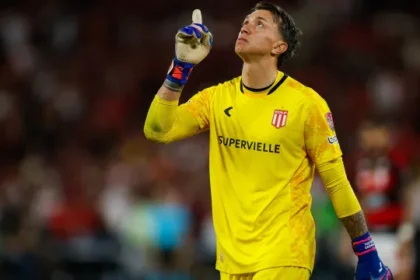 muslera-supera-drama-na-copa-com-brilho-na-libertadores:-‘futebol-sempre-te-da-outra-chance’