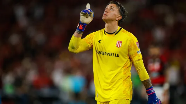 muslera-supera-drama-na-copa-com-brilho-na-libertadores:-‘futebol-sempre-te-da-outra-chance’