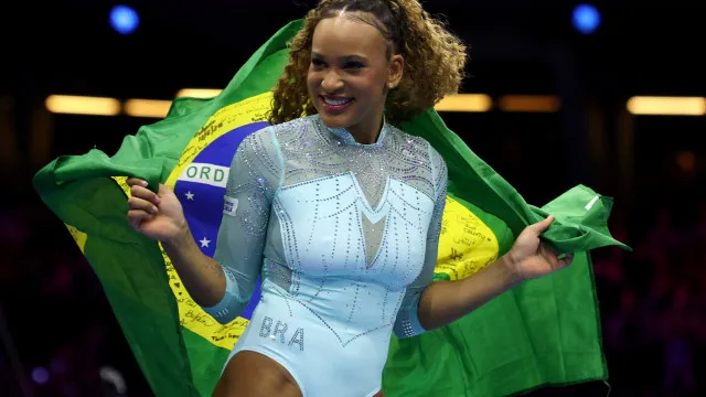 rebeca-andrade-e-tricampea-mundial-no-salto-e-chega-a-10-medalhas-em-mundiais