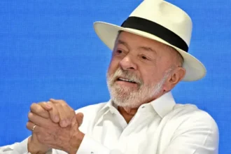 lula-diz-que-esta-confiante-em-uma-virada-na-votacao-de-domingo-(25)