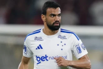 fabricio-bruno-salva-pelo-alto,-cruzeiro-vence-remo-e-dorme-na-3a-posicao