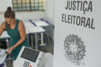tse-informa-que-900-urnas-foram-substituidas-ate-o-meio-dia