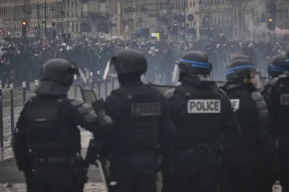 mais-de-1.310-detencoes-na-franca-durante-as-manifestacoes-de-sabado