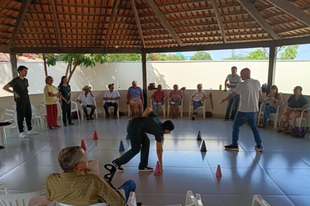 cras-kanela-recebe-atendimentos-de-fisioterapia-para-grupo-de-pessoas-idosas