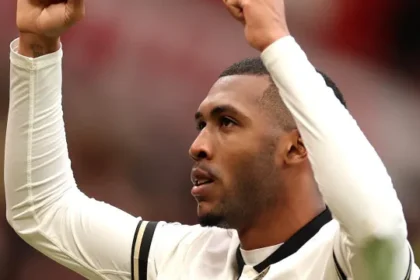rayan-brilha-e-bournemouth-aprofunda-crise-no-manchester-united