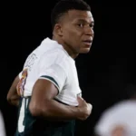 mbappe-marca-dois-e-real-madrid-acaba-com-a-invencibilidade-do-barca-no-espanhol