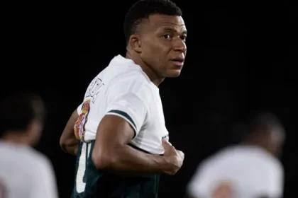 mbappe-marca-dois-e-real-madrid-acaba-com-a-invencibilidade-do-barca-no-espanhol