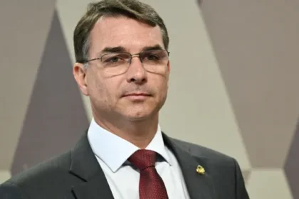 flavio-bolsonaro,-que-nao-reconhece-derrota,-disse-em-sabatina-que-respeitaria-resultado