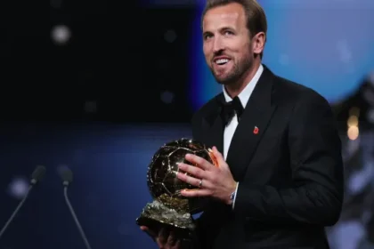 ingles-harry-kane-conquista-a-bola-de-ouro-pela-primeira-vez