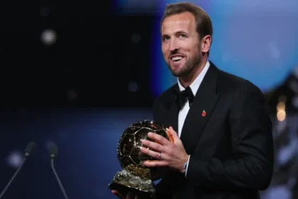 ingles-harry-kane-conquista-a-bola-de-ouro-pela-primeira-vez