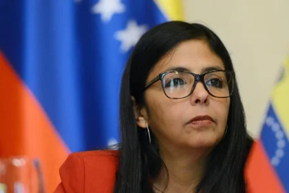 delcy-parabeniza-lula-por-eleicao-e-diz-que-brasil-deu-licao-contra-extremismos