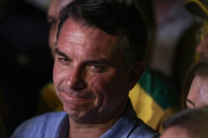 imprensa-internacional-repercute-fuga-de-flavio-bolsonaro-do-brasil