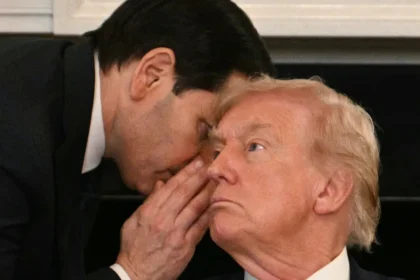aliado-de-trump-diz-que-flavio-bolsonaro-chegou-aos-eua