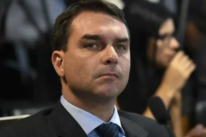 governo-trump-esta-ciente-da-saida-de-flavio-bolsonaro-do-brasil,-dizem-aliados